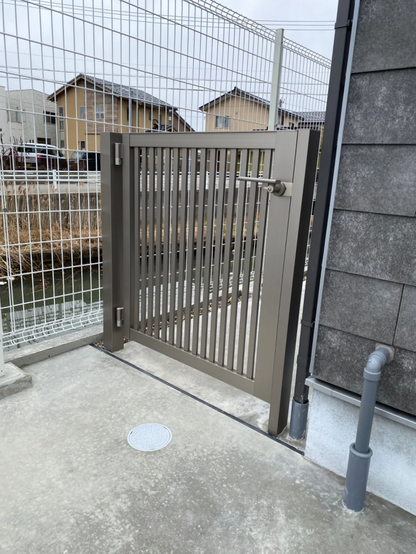 エクステリア工事で実現する石川県の門扉選びと積雪対策のポイント